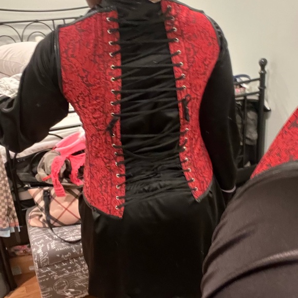Red corset - Picture 3 of 11